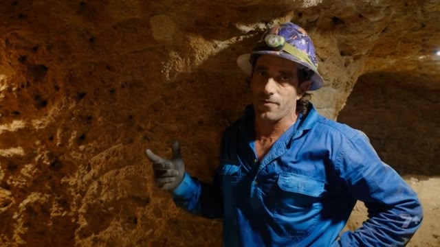 Gem Hunters Down Under
