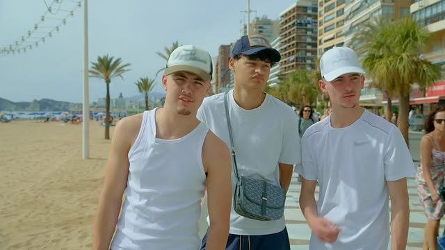 Bargain‑Loving Brits in the Sun