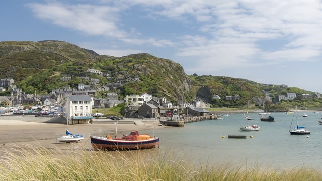 Fantasy Homes By The Sea