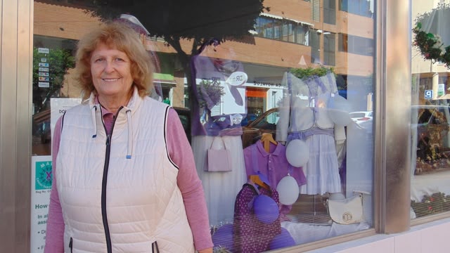 Bargain‑Loving Brits in the Sun