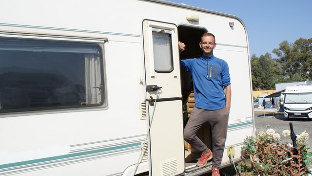 Bargain‑Loving Brits in the Sun