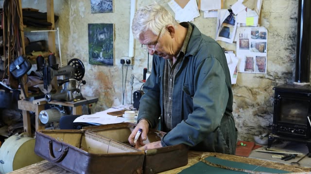 Salvage Hunters: The Restorers