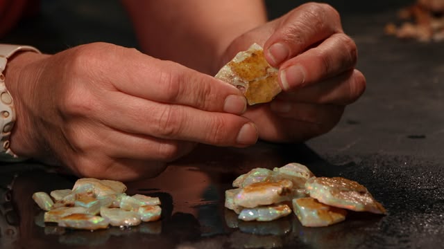 Outback Opal Hunters