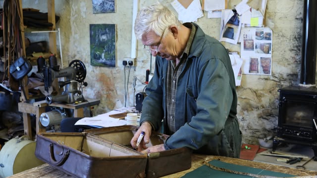 Salvage Hunters: The Restorers