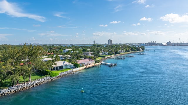 Fantasy Homes By The Sea